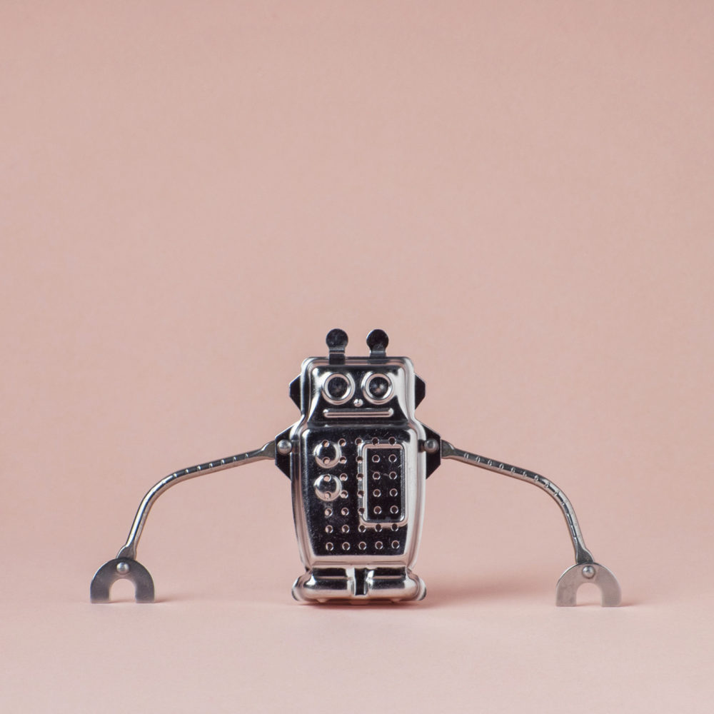 Robot tea strainer