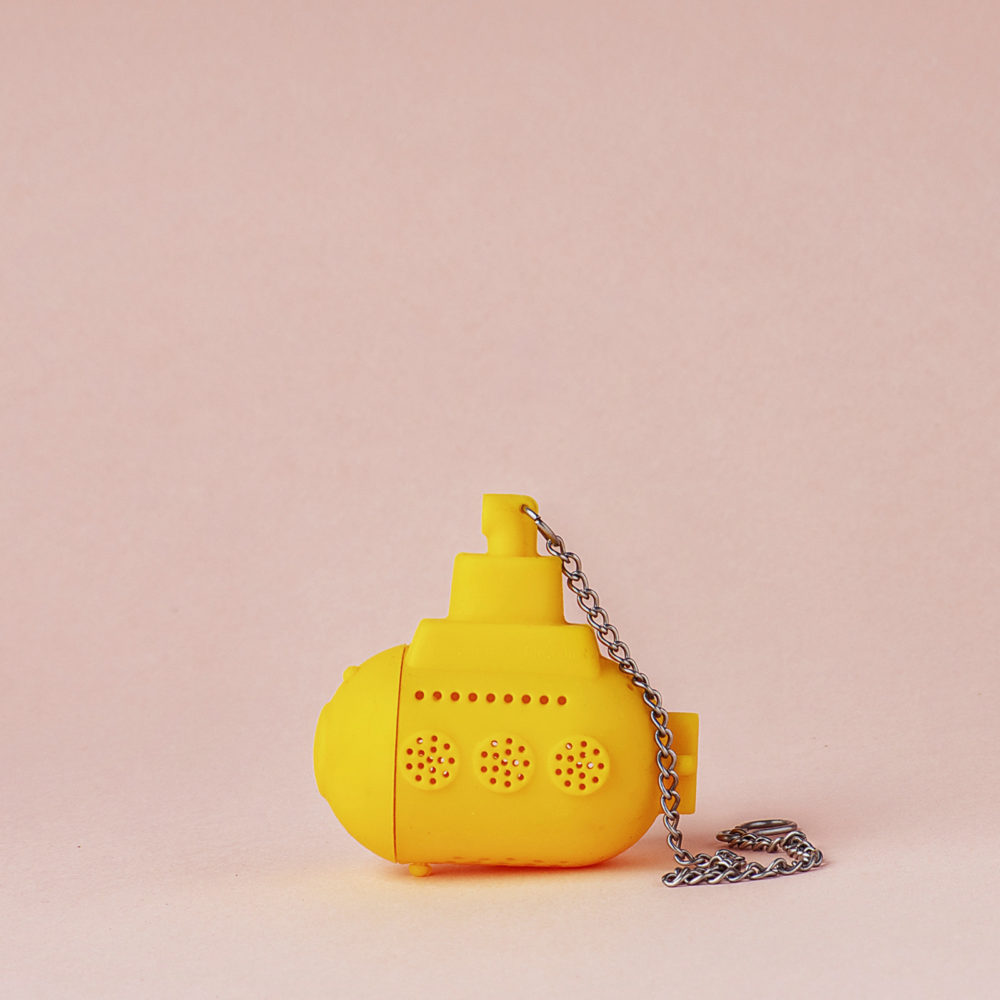 Submarine tea strainer